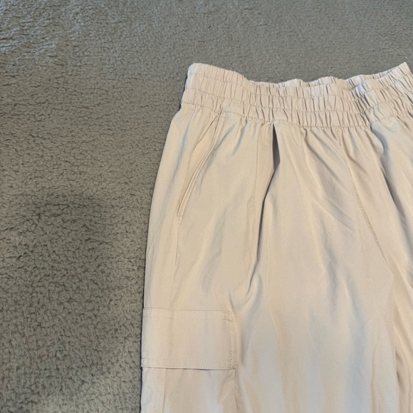 Vuori Womens Cargo Jogger Pants Size Medium Ivory White Drawstring VW4056 - Picture 6 of 12